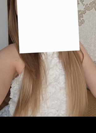 Молочный топ с открытой спинкой с розами