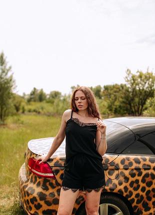 Чорний топ з мереживом leopart