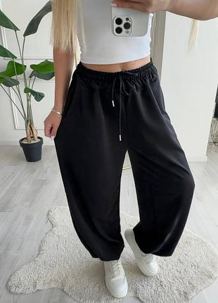 Штани на затяжках