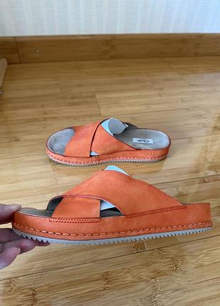 Чудесные кожанные шлепанцы clarks
