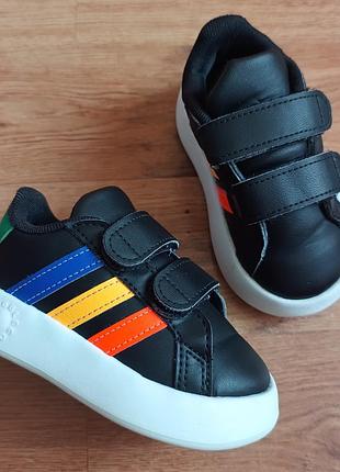 Оригинальные adidas р22 длина стельки по факту 14см
