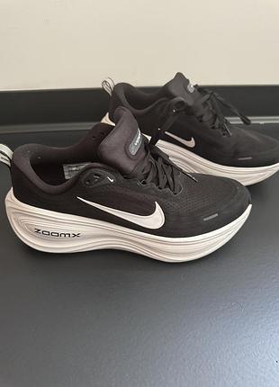 Кросівки для бігу чоловічі nike vomero plus black