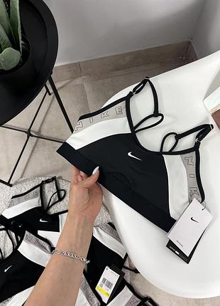 Топ від nike