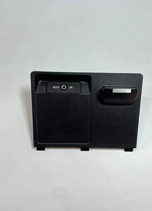 Пластик консоли под разъем usb на bmw x5 e70/x6 e71