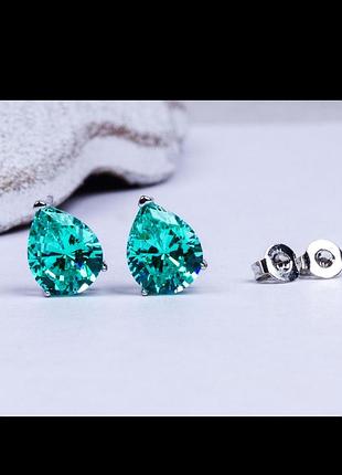 Серьги гвоздики женские с зеленым камушком
