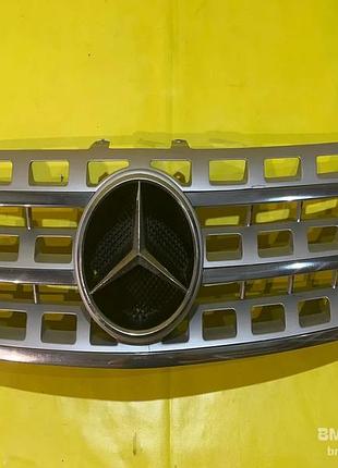 Передня решітка бампера на mercedes ml w164 дорестайл