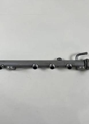 Паливна рейка om642 на mercedes ml w164/gl x164 ліва