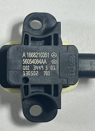 Датчик удару airbag на mercedes ml w166/gle а1668210351