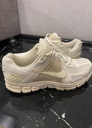 Кросівки унісекс nike zoom vomero 5
