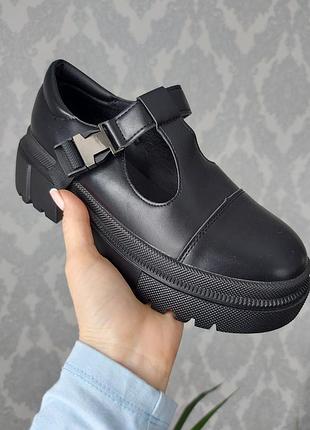 Loafers black