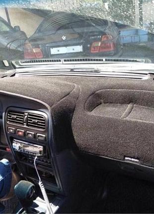 Накидка на панель приладів nissan primera (1 пок., p10, с чашей) 1990-1996