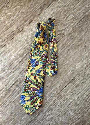 Яскрава краватка в стилі gianni versace