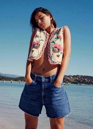 Укороченный жилет с вышивкой zara