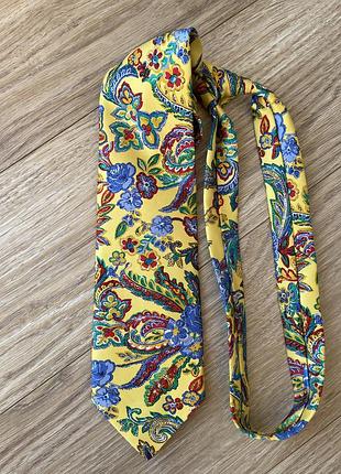 Яскрава краватка в стилі gianni versace