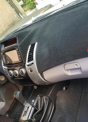 Накидка на панель приборов mitsubishi pajero sport (2 пок., мод. 2: рестайлинг) 2013-2015