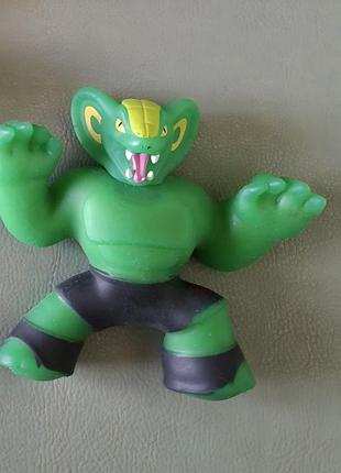 Оригинальная фигурка viper (гадюка) из серии heroes of goo jit zu.