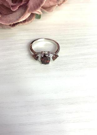 Серебряное родированное кольцо с натуральным гранатом 2.162ct, проба 925, вес 2.74 гр, размер 17