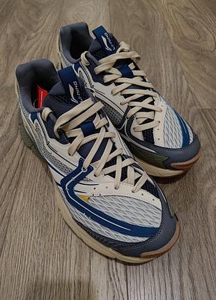 Кросівки lining