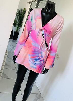 Яркое мини-платье boohoo с абстрактным принтом и завязками, размер uk 10 (s/m)