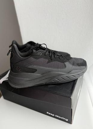 Чоловічі кросівки lonsdale kingly sn10 у кольорі black/black з рельєфною підошвою та текстильним верхом 45 розмір