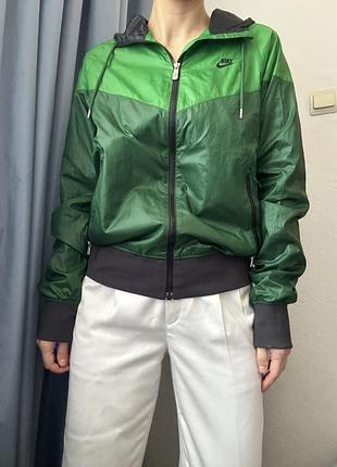 Вінтажна вітровка зелена чорна nike sportswear windrunner windbreaker