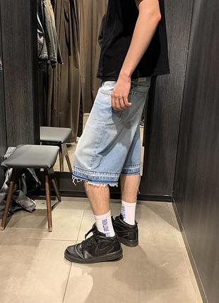 Джинсові шорти бермуди zara relaxed fit чоловічі, з необробленим краєм в різних кольорах та розмірах