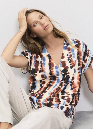 Жіноча блузка blue/orange tie dye print relaxed fit short sleeve overhead v-neck blouse від відомого британського бренду next.
