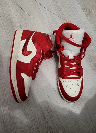 Кроссовки nike air jordan 1 mid нові original