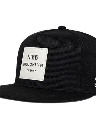 Всесезонна чорна бейсболка від бренду narason brooklyn