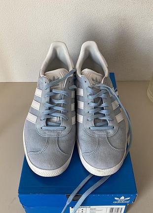 Голубые adidas gazelle