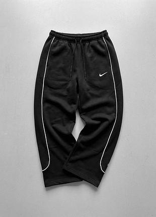 Чоловічі спортивні штани nike в чорному кольорі