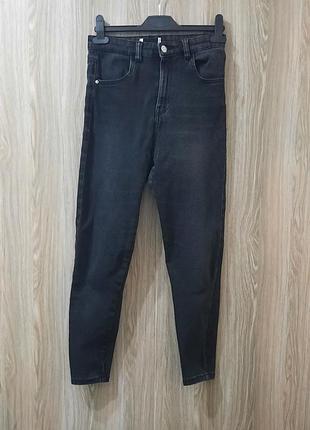 Жіночі джинси мом bershka mom fit висока посадка (модель 5222/665) чорний денім s/36 на 165 зріст.