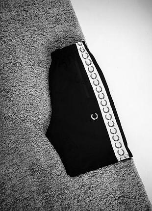 Мужские шорты fred perry черные (лампас)