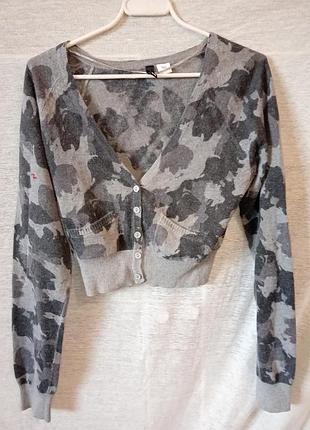 Укорочений кардиган h&m divided жіночий сірий камуфляж | короткий в'язаний светр кофта на ґудзиках з v-вирізом купити в україні, s