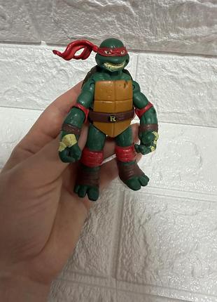 Іграшкова фігурка рафаеля з серії "черепашки-ніндзя" (tmnt).