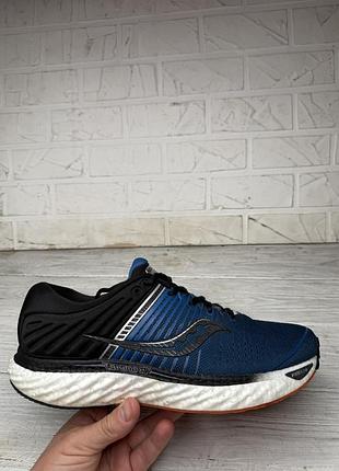 Крутые беговые кроссовки saucony triumph 17