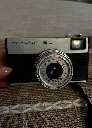 Вінтажний плівковий фотоапарат смена (smena) з чохлом