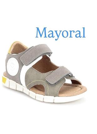 Нові з бірками сандалі для хлопчика mayoral (43687,сірі з білими та жовтими вставками) на 28 розмір