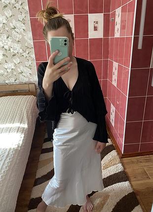Атласна спідниця