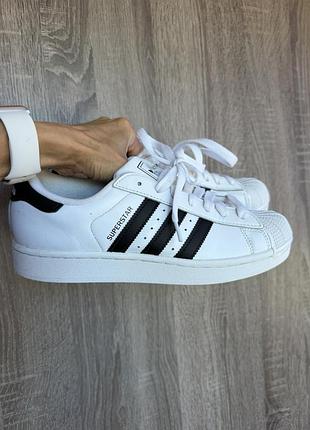 Кросівки унісекс adidas