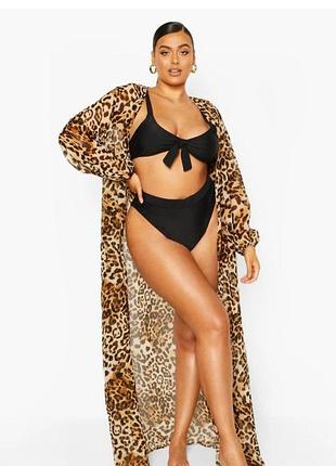Невероятно эффектная длинная пляжная накидка boohoo leopard print beach 
 с насыщенным леопардовым принтом.