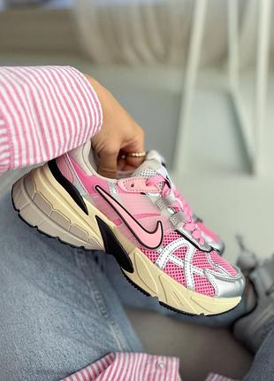 Стильні жіночі кросівки nike v2k runtekk pink