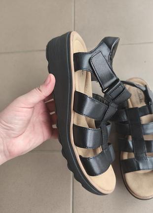 Кожаные босоножки clarks