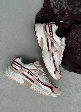 Стильні жіночі кросівки nike initiator beige/pink