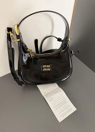 Сумка оригинал кожаная miu miu patent mini hobo black с чеком