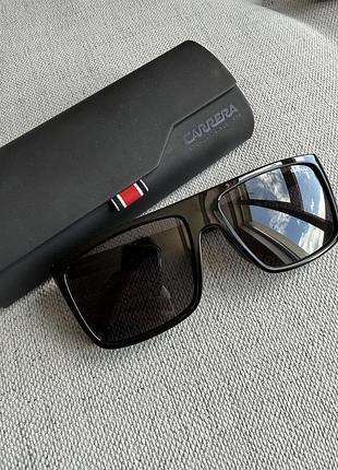 Сонцезахисні окуляри carrera