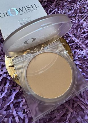 Компактна розгладжуюча пудра для обличчя - huda beauty glowish luminous pressed powder, відтінок 02 fair shades light. приховує пори і зморшки