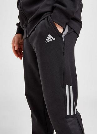 Чоловічі спортивні штани adidas tech reflective track pants розмір l чорного кольору