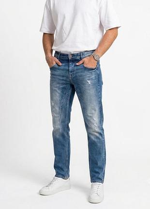 Синие джинсы zara men с выраженным эффектом потертости и рваными деталями, u9 34