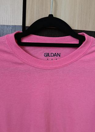 Яркая футболка gildan, m